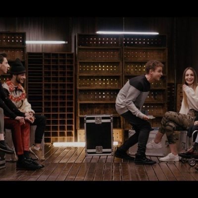 Arkano junto a los protagonistas de 'Proyecto Arkano'
