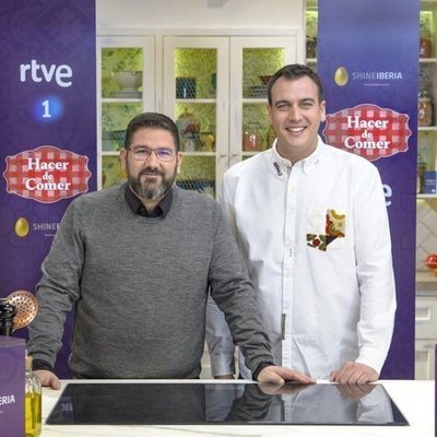 Dani García y Antonio Romero en la presentación de 'Hacer de Comer'