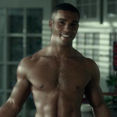 El actor Lucien Laviscount, semidesnudo en "Nunca digas su nombre"