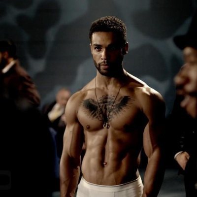 Lucien Laviscount aparece semidesnudo en la serie 'Snatch'