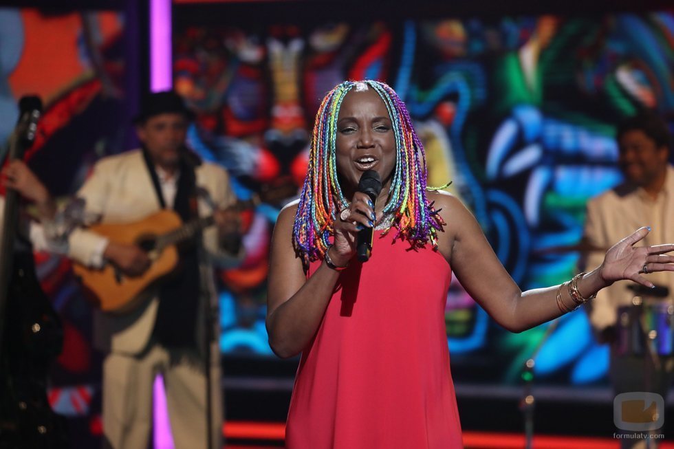 Lucrecia interpreta "Caminando por la vida" en la Gala 3 de 'La mejor canción jamás cantada'