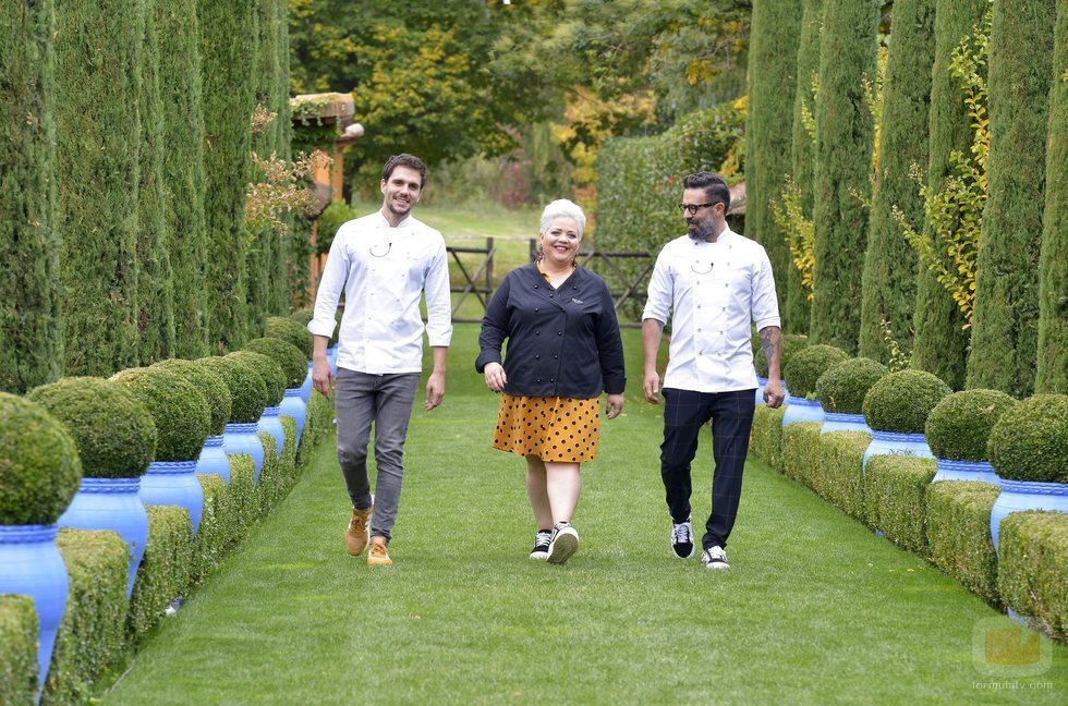 El jurado de 'Bake Off España' pasea por la finca 