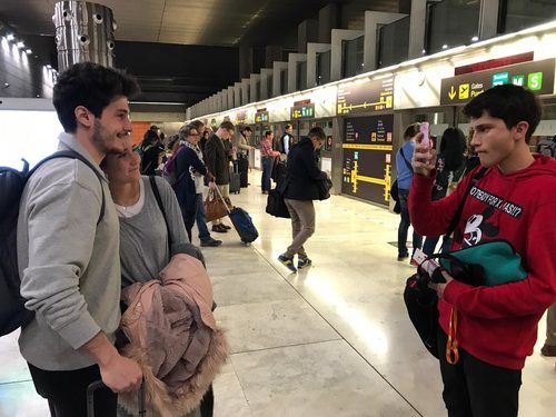 Miki Núñez, representante de España en Eurovisión 2019, en el aeropuerto