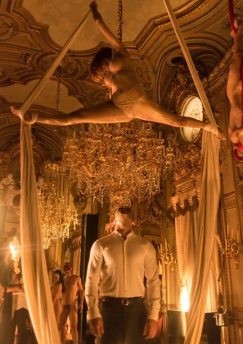 Espectáculos de equilibristas dentro del club sexual de 'Instinto'