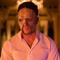 Mario Casas, enmascarado y pasional como Marco de 'Instinto'