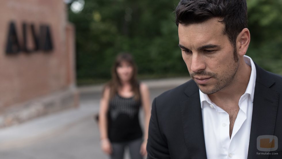 Mario Casas es un solitario emprendedor en 'Instinto'