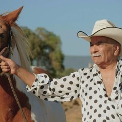 Charro, el abuelo de los Fernández Navarro en la quinta temporada de 'Los Gipsy Kings'