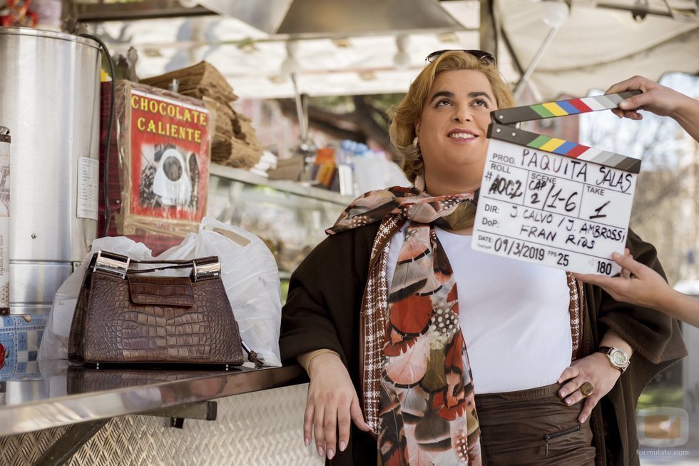 Brays Efe en el rodaje de la tercera temporada de 'Paquita Salas'