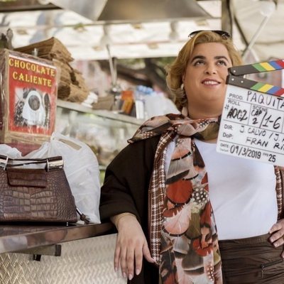Brays Efe en el rodaje de la tercera temporada de 'Paquita Salas'