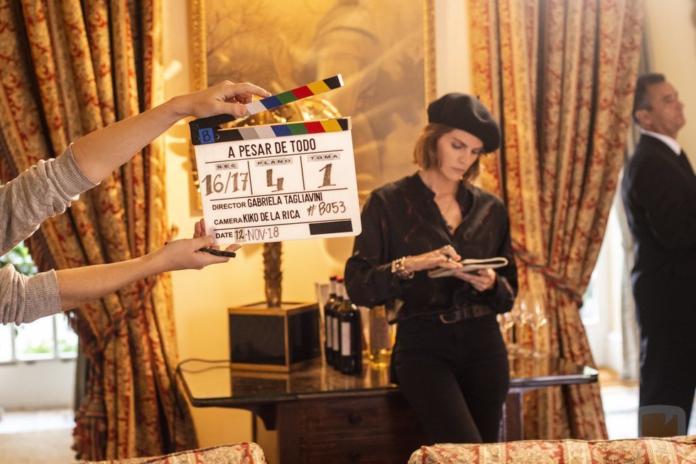 Amaia Salamanca en el rodaje de 'A pesar de todo'