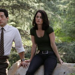 Robin Tunney y Tim Kang en 'El mentalista'
