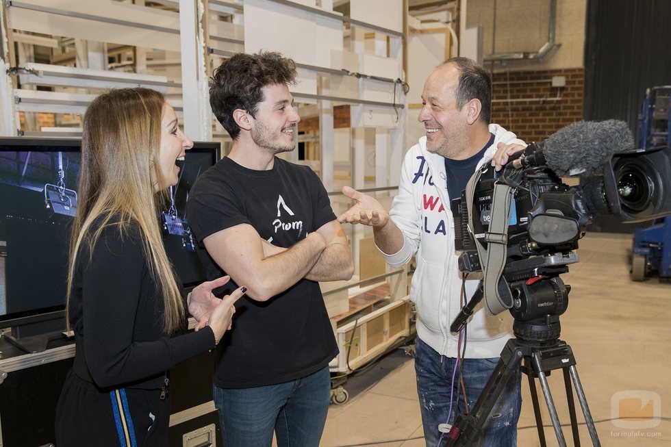 Mamen Márquez junto a Miki Núñez y Fokas Evagelinos en los ensayos de 'La venda' para Eurovisión 2019