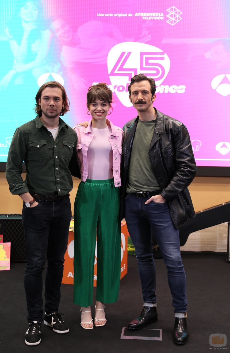 Carlos Cuevas, Guiomar Puertas e Iván Marcos en la presentación de '45 revoluciones'