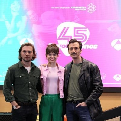 Carlos Cuevas, Guiomar Puertas e Iván Marcos en la presentación de '45 revoluciones'