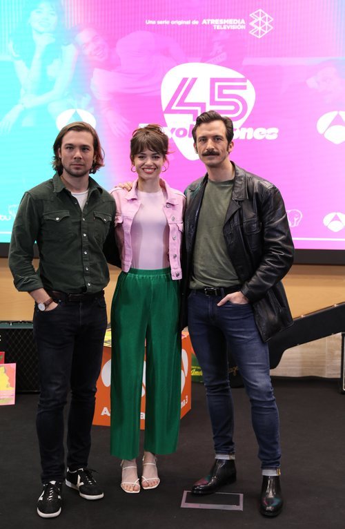 Carlos Cuevas, Guiomar Puertas e Iván Marcos en la presentación de '45 revoluciones'