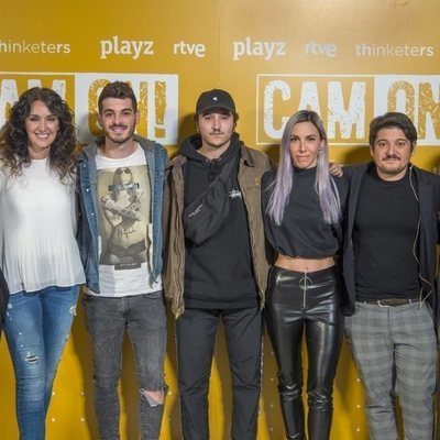 El equipo de 'Cam On' posa en la presentación