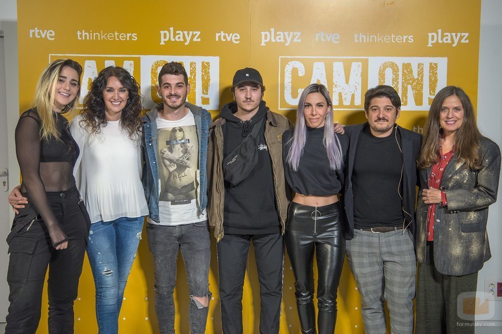 El equipo de 'Cam On' posa en la presentación