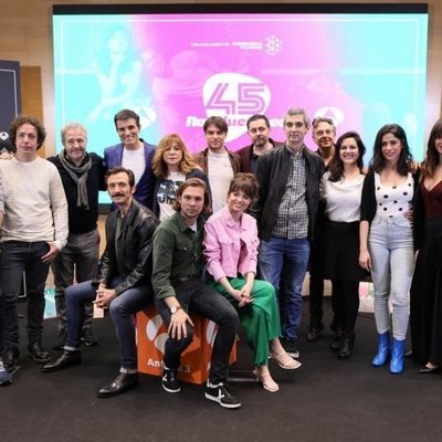 El reparto de '45 revoluciones' al completo