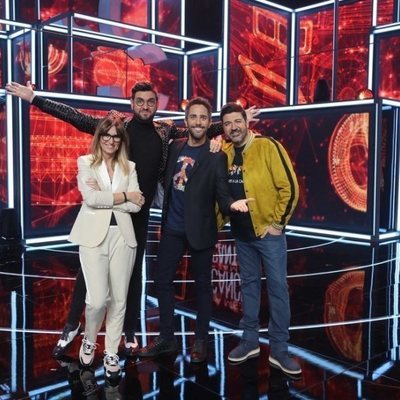 Roberto Leal junto al jurado de la gala 2 de 'La mejor canción jamás cantada'
