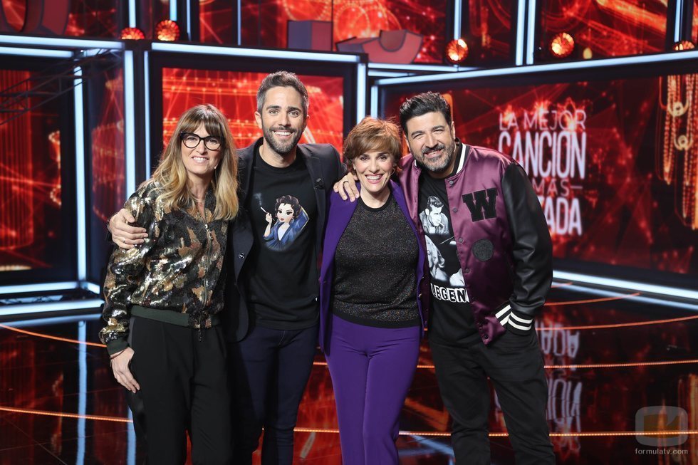 Roberto Leal junto al jurado de la cuarta gala de 'La mejor canción jamás cantada'