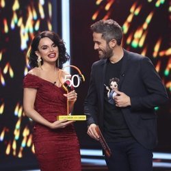 Melody recibiendo el premio en la cuarta gala de 'La mejor canción jamás cantada'