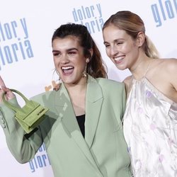 Amaia Romero y María Villar, de 'OT', sonrientes en la premiere de "Dolor y gloria"