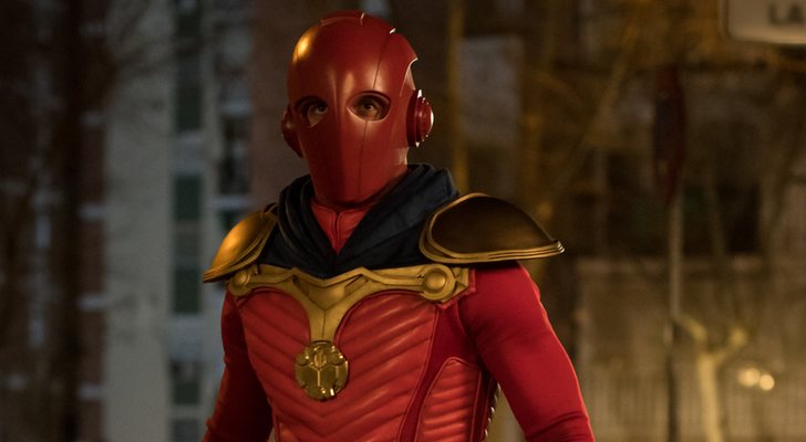 Quim Gutiérrez como Titán, superhéroe protagonista de 'El vecino'