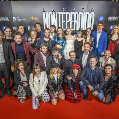 Equipo de 'La caza. Monteperdido' en la premiere de la serie