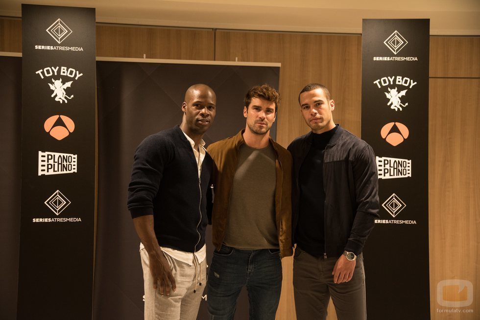Raudel Raúl Martiato, José de la Torre y Jesús Mosquera en la presentación de 'Toy Boy'