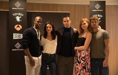 Los protagonistas de 'Toy Boy' en la presentación de la serie