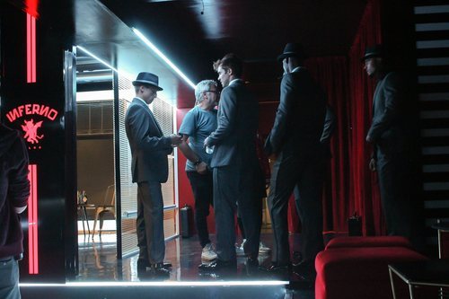 Los protagonistas de 'Toy Boy' interpretan a un grupo de strippers durante el rodaje