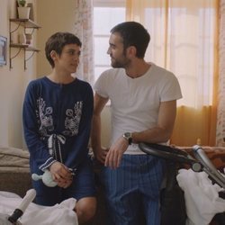 Carmen e Iñaki con sus hijos en la quinta temporada de 'Allí abajo'