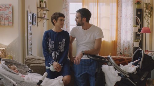 Carmen e Iñaki con sus hijos en la quinta temporada de 'Allí abajo'