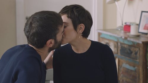 Iñaki y Carmen comparten un beso en la quinta temporada de 'Allí abajo'