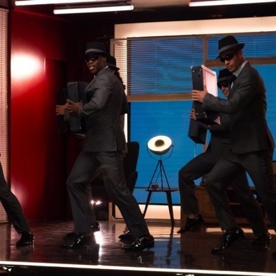 Los bailarines de 'Toy Boy' en el rodaje de la serie