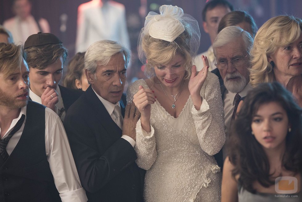 La accidentada boda de Toni y Deborah en la temporada 20 de 'Cuéntame cómo pasó'