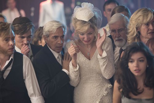 La accidentada boda de Toni y Deborah en la temporada 20 de 'Cuéntame cómo pasó'