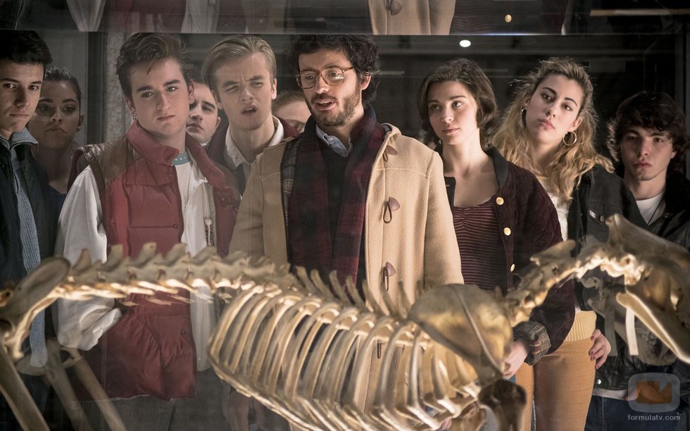 Salva lidera una visita a un museo en la temporada 20 de 'Cuéntame cómo pasó'