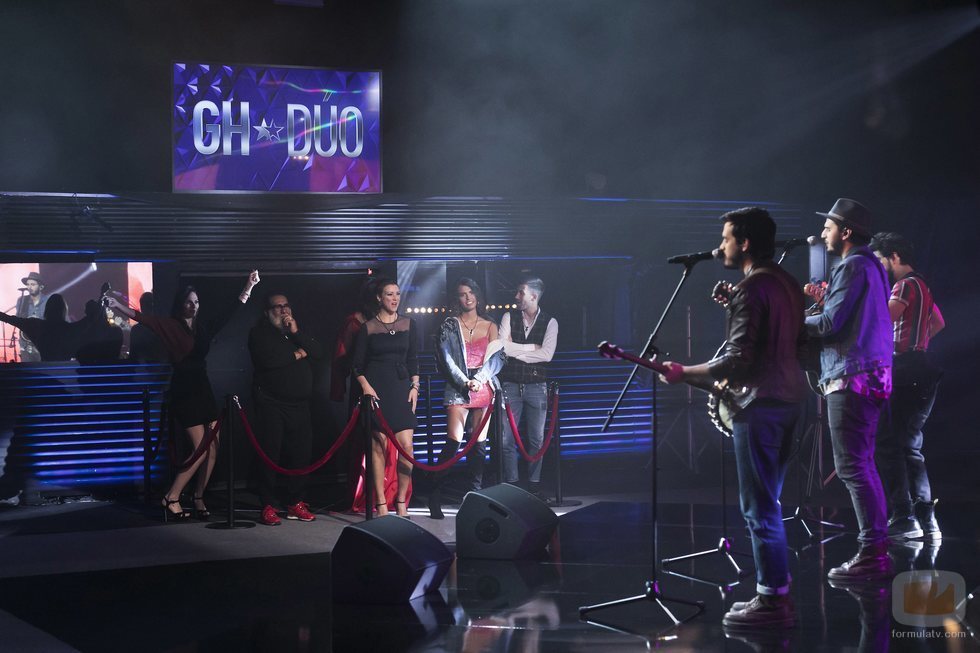 El grupo Morat sorprende a los concursantes de 'GH Dúo' en la Gala 12