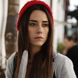 Cansu Dere como Zeynep Günes en 'Madre'