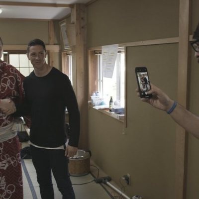 Quique Peinado les saca una foto a Fernando Torres y a Hakuho Sho en 'Leyendas'