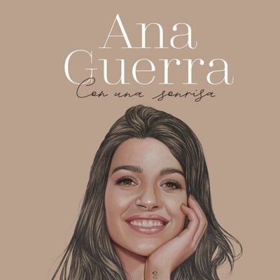 Portada de "Con una sonrisa", el primer libro de Ana Guerra