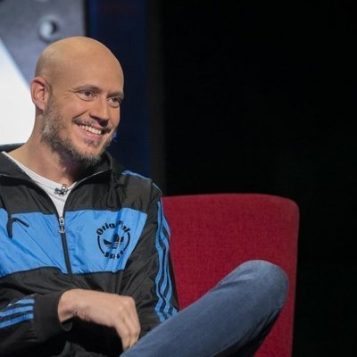 Guille Milkyway, el cantante de La Casa Azul, visita '¡Atención obras!'