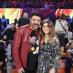 Tony Aguilar posa con Jeanette en la sexta gala de 'La mejor canción jamás cantada'