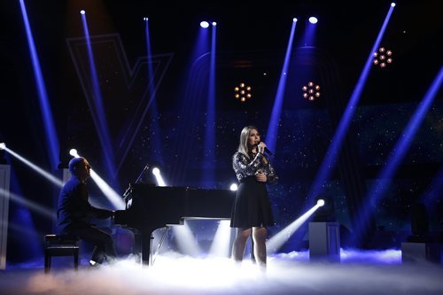 María Espinosa interpreta "Me cuesta tanto olvidarte" en el segundo directo de 'La Voz'