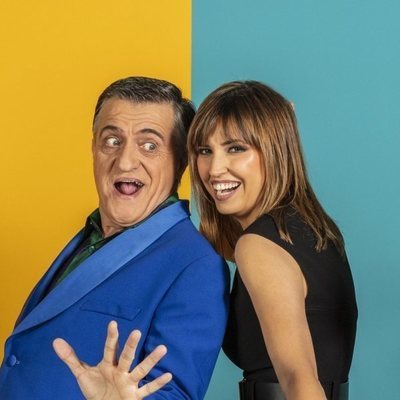El Gran Wyoming y Sandra Sabatés posan por el programa 2000 de 'El intermedio'