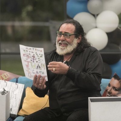 Juan Miguel recibe un dibujo de sus nietos en 'GH Dúo'
