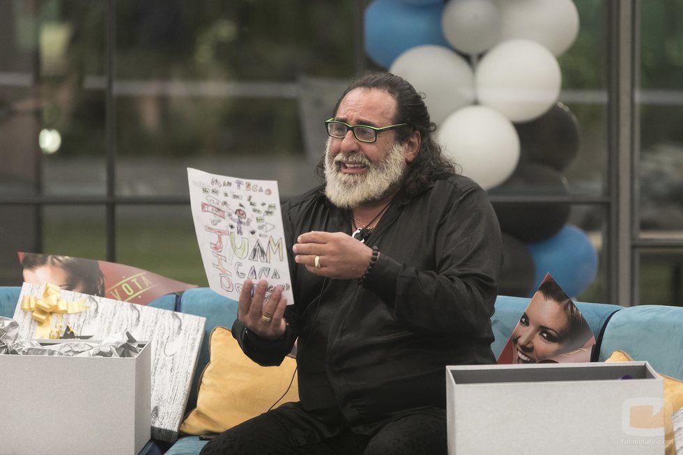 Juan Miguel recibe un dibujo de sus nietos en 'GH Dúo'