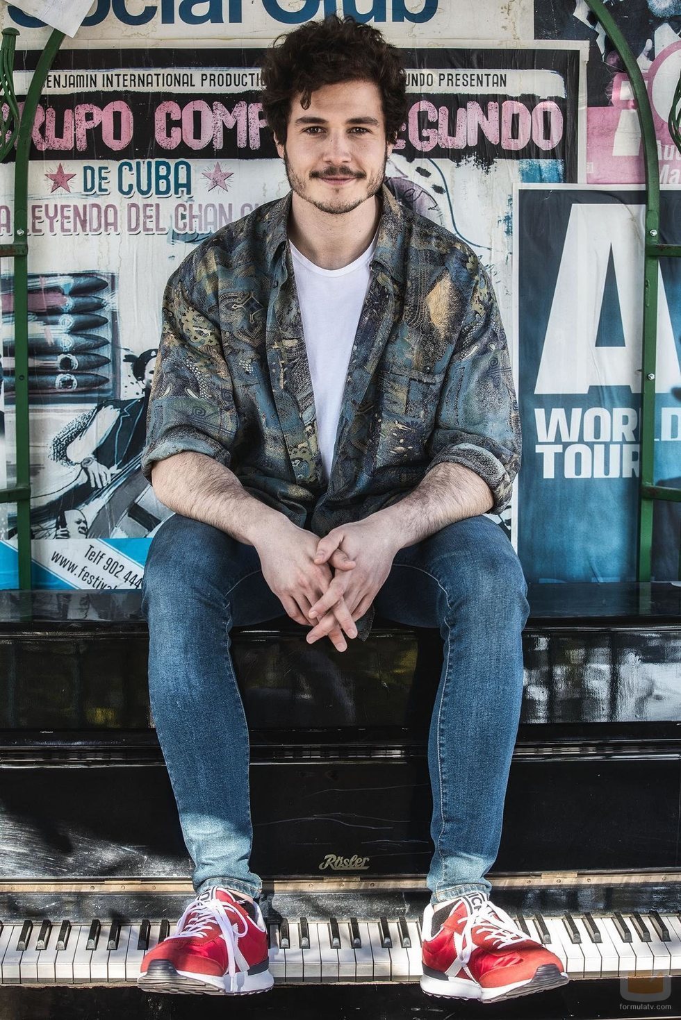 El cantante Miki Núñez posando en una foto promocional para Eurovisión 2019