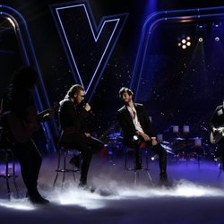 Andrés Martín y Sebastián Yatrá interpretan "Un año" en la final de 'La Voz'